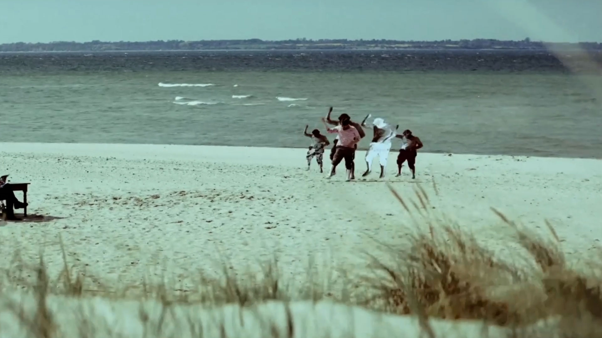 Arnim Teutoburg-Weiß von den Beatsteaks aus dem Musikvideo "Dead Man" mit Overlay Graphics