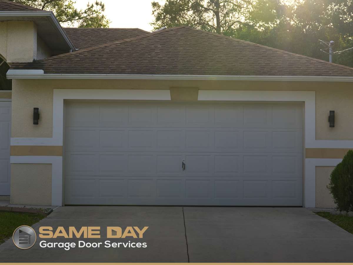 When Should You Replace Your Garage Door Seal||A garage door in Arizona