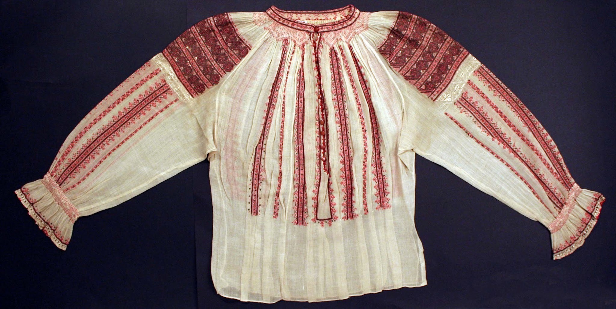 Romanian blouse (ia), late 19th century. 