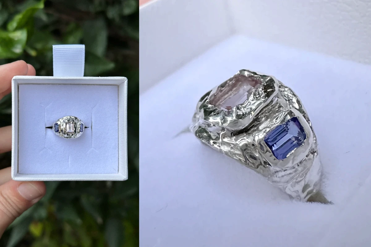 צילום מוצר יוקרתי של טבעת כסף משובצת באבני חן. הקומפוזיציה מציגה תקריב אמנותי על פרטי הטבעת והטקסטורה שלה לצד הטבעת בתוך קופסת מתנה מעוצבת, מאת Shiriz Photography הצלמת שירי עציץ.