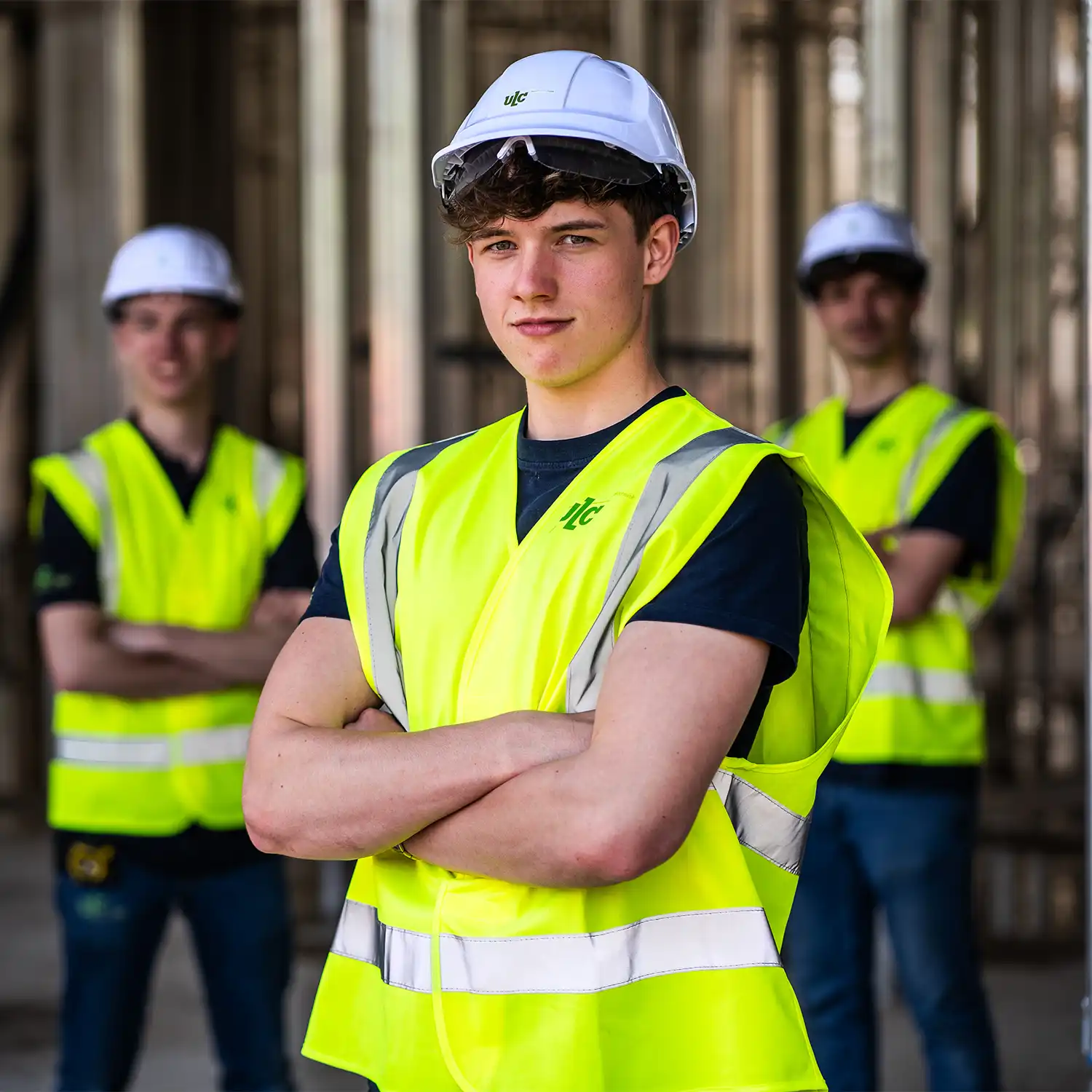 Jonge werknemers van ULC worden geportretteerd door Indall, met aandacht voor professionele en persoonlijke presentatie.