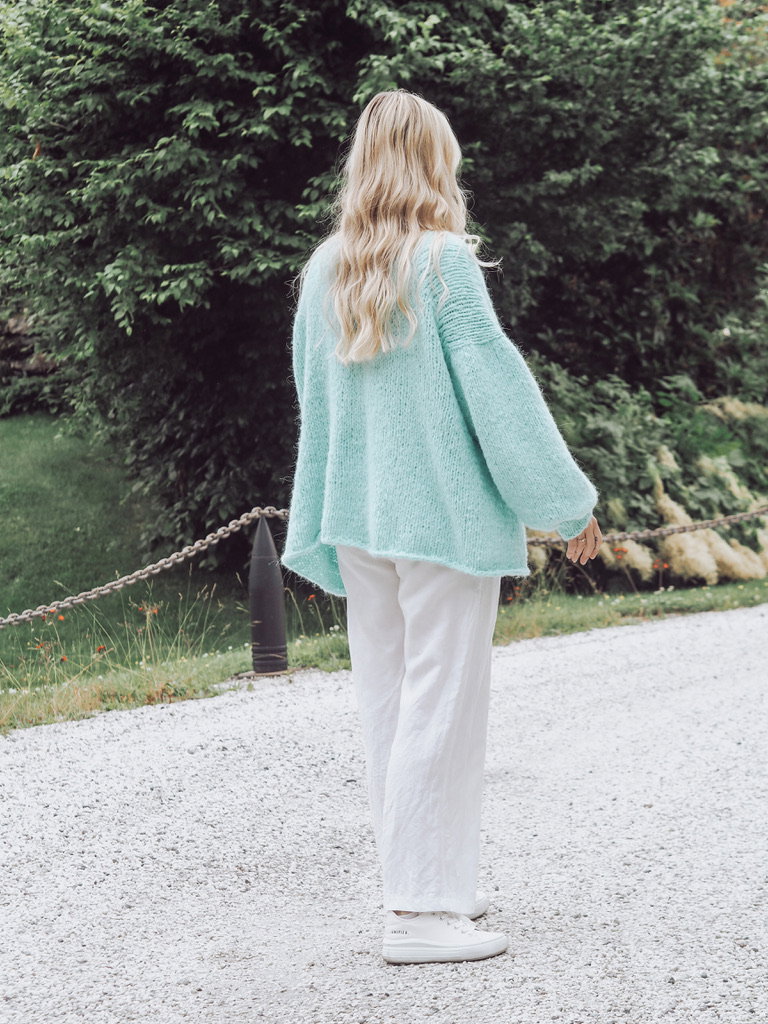 Ingridcardigan knitting pattern by KnitbyJacobsen