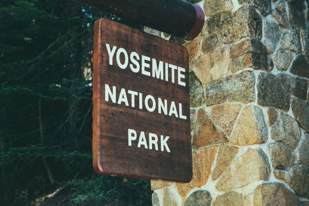 yosemite national park sign