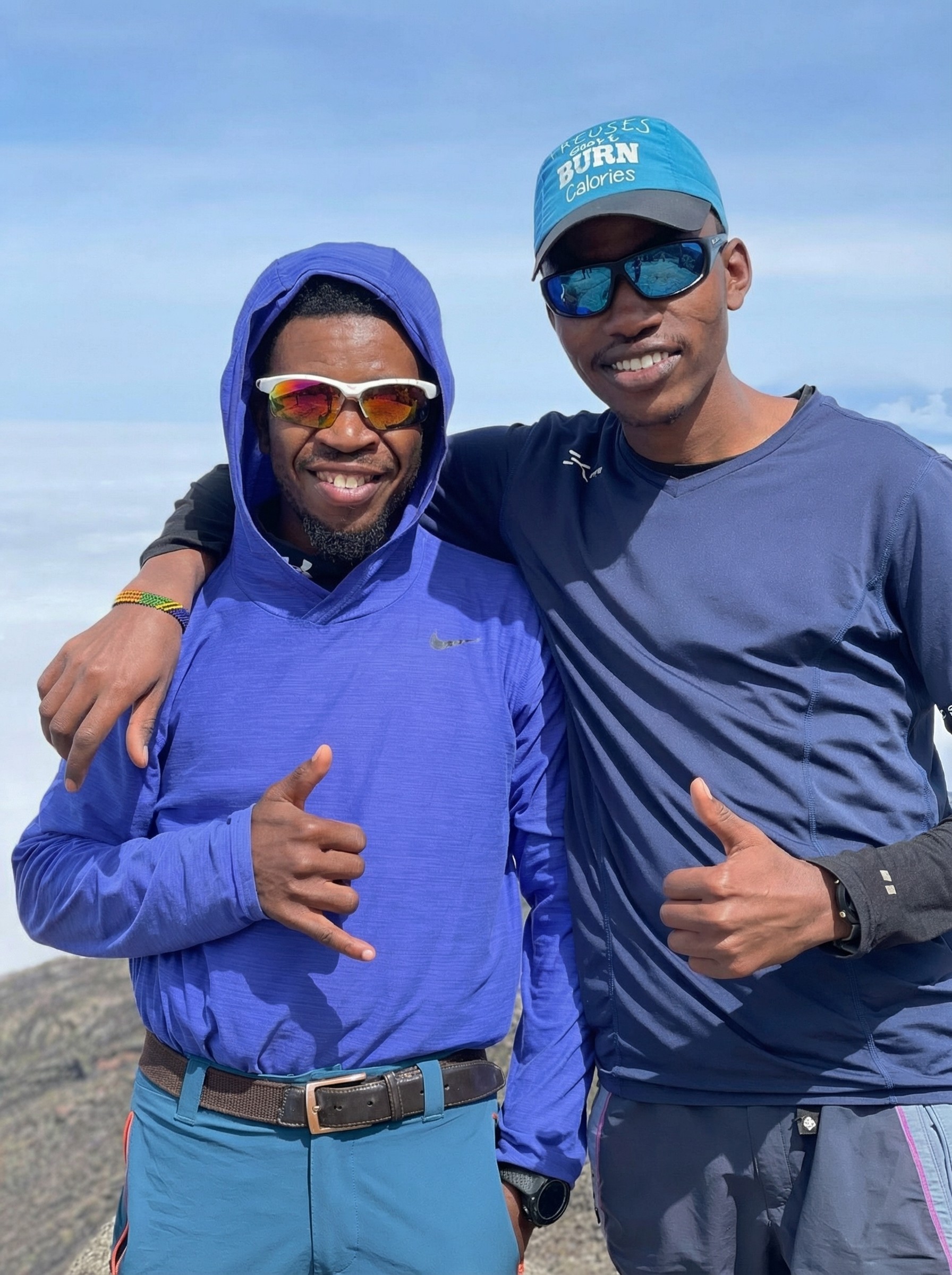 Lone acacia tree standing in the middle of AlUla’s desert plain beneath a soft blue sky.
