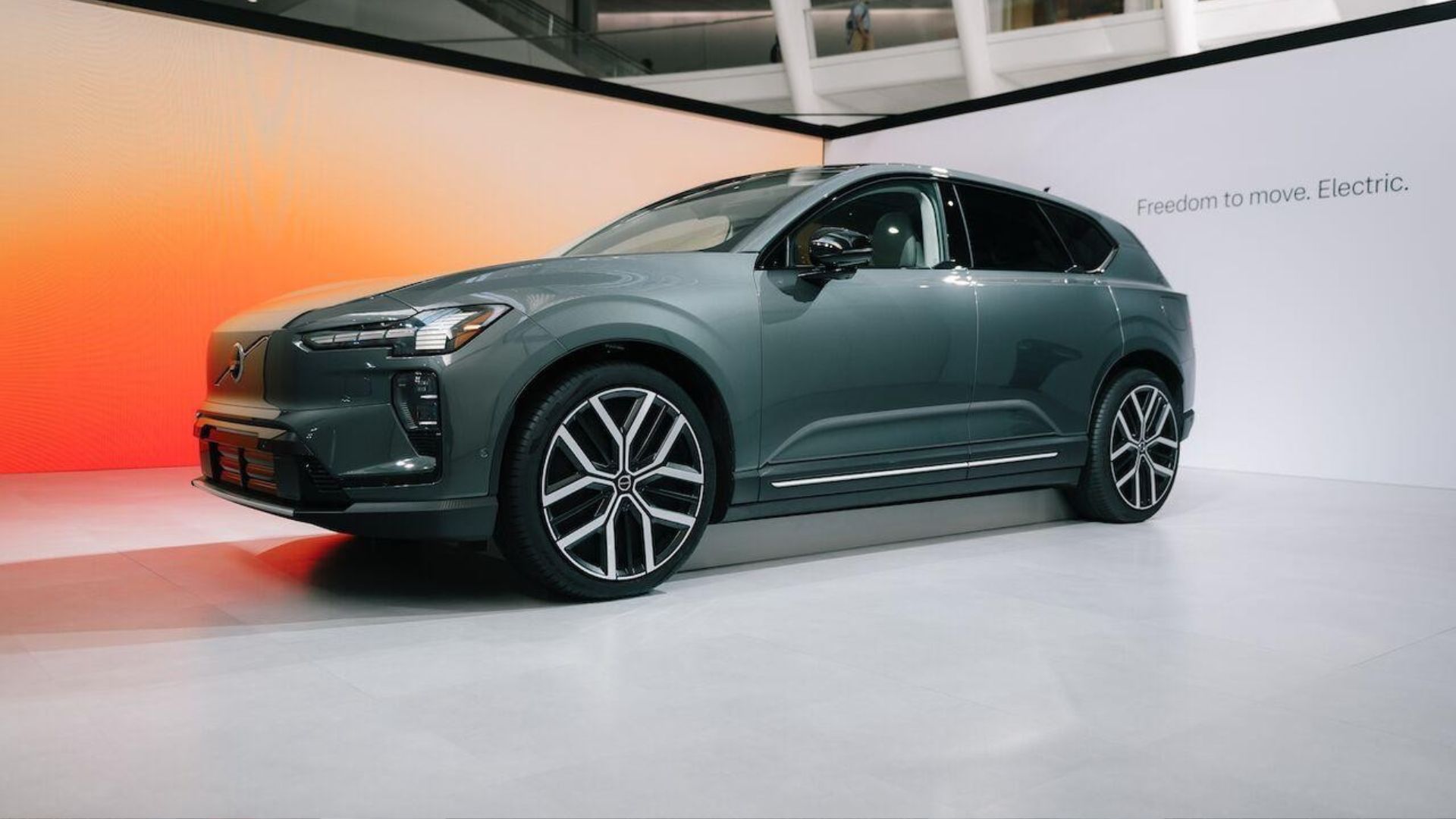 Volvo aposta em experiência imersiva para apresentar EX60 em NY