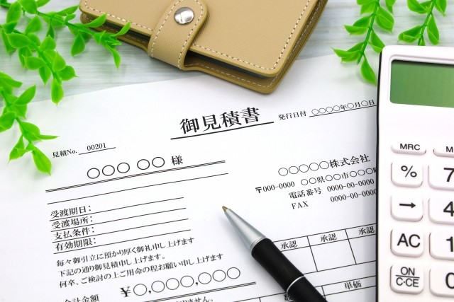 見積書と電卓