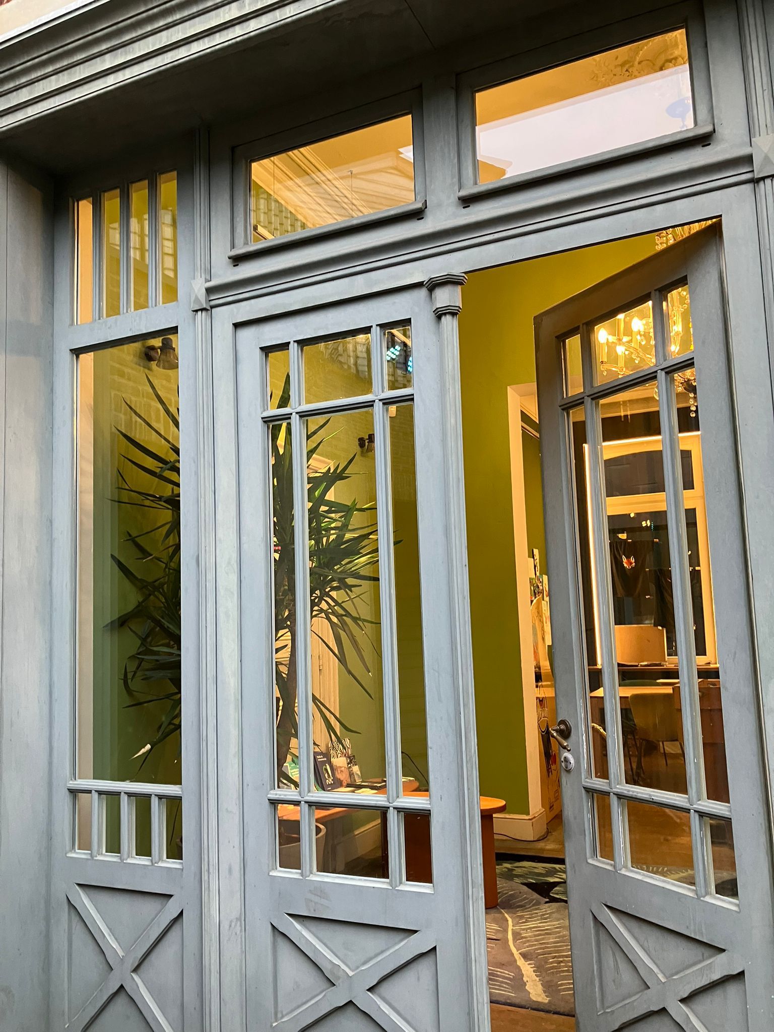 Padelruimte aan het poetsen