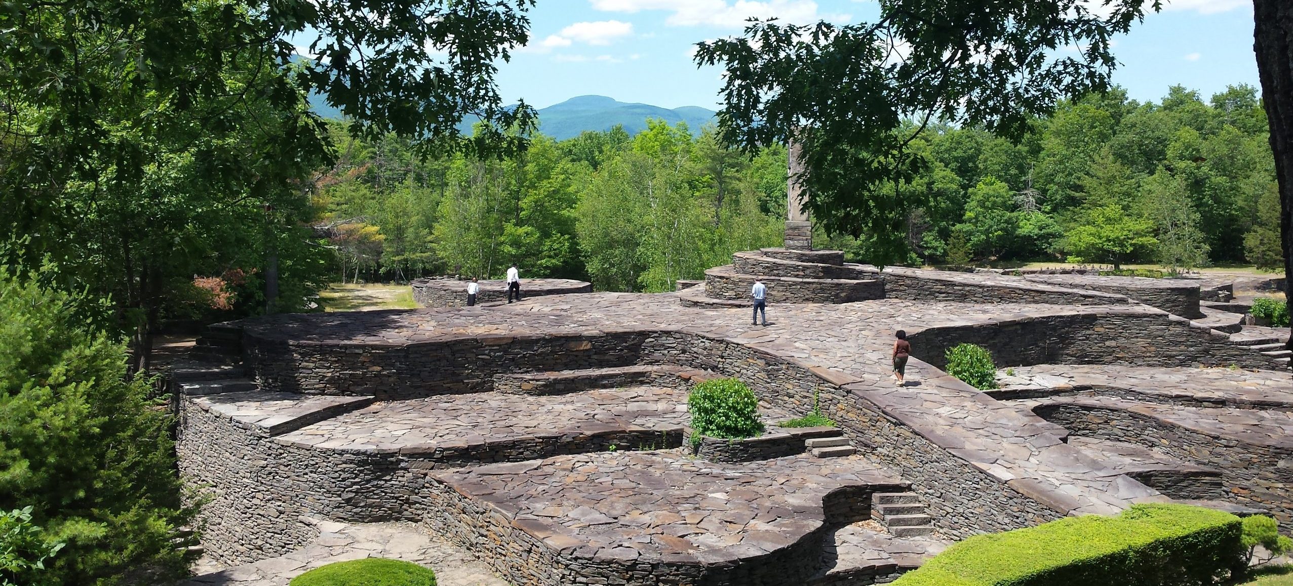 Trockenmauerkunstwerk Opus 40 von Harvey Fite