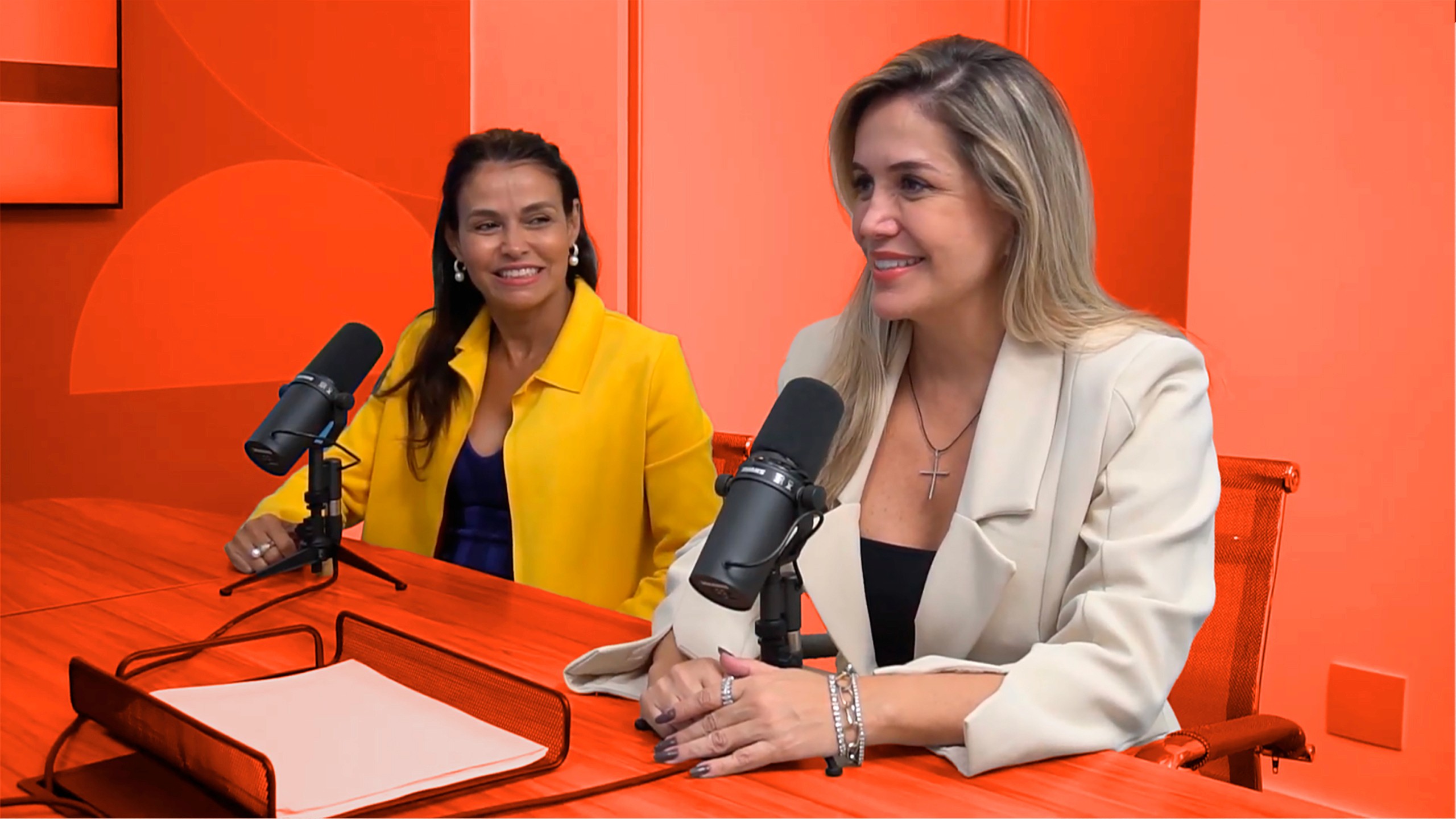 Foto de Dra. Marcela Guimarães e Dra. Maria Juliana Fonseca