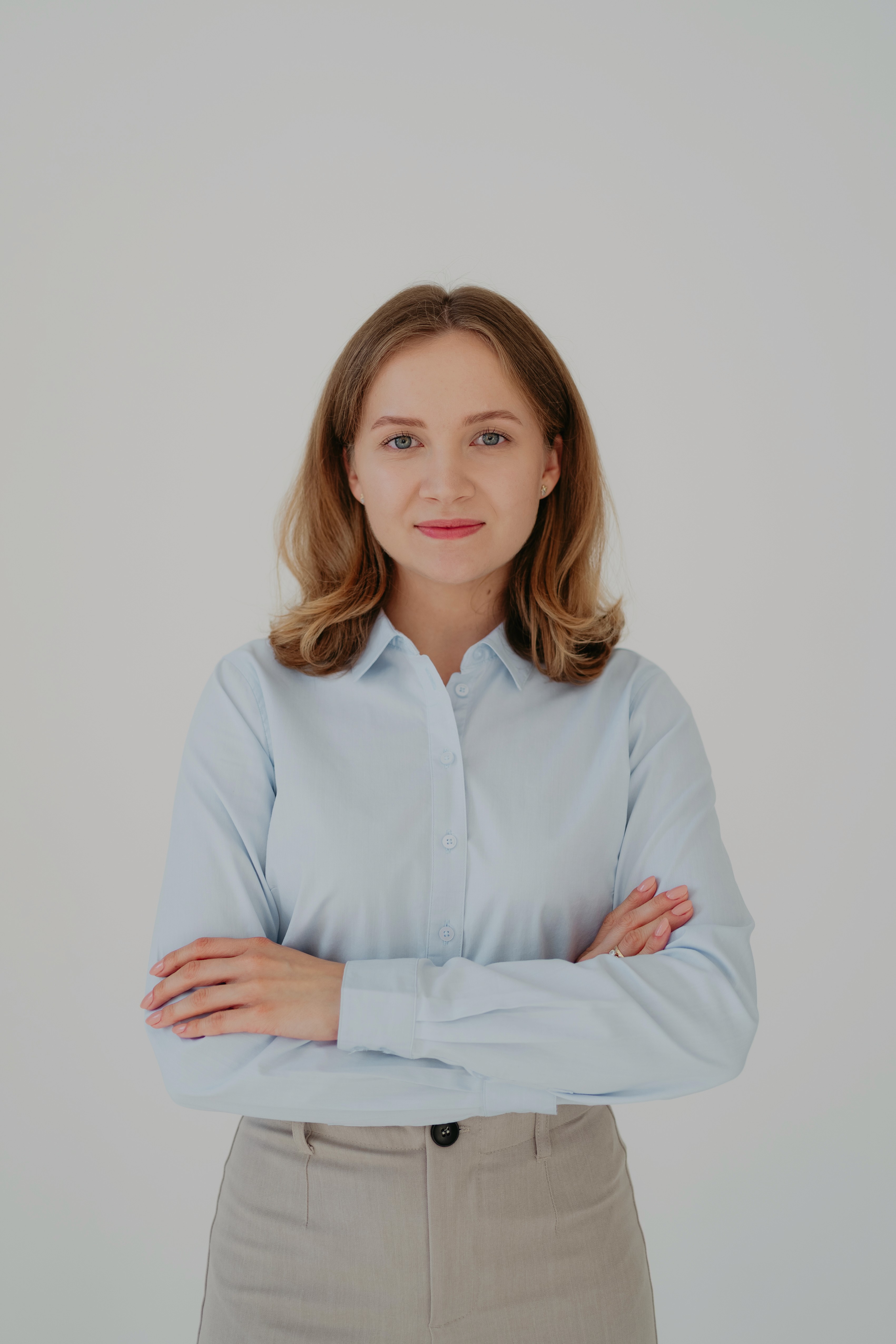 Portret psychoterapeutki Małgorzaty Deputat na jasnym tle