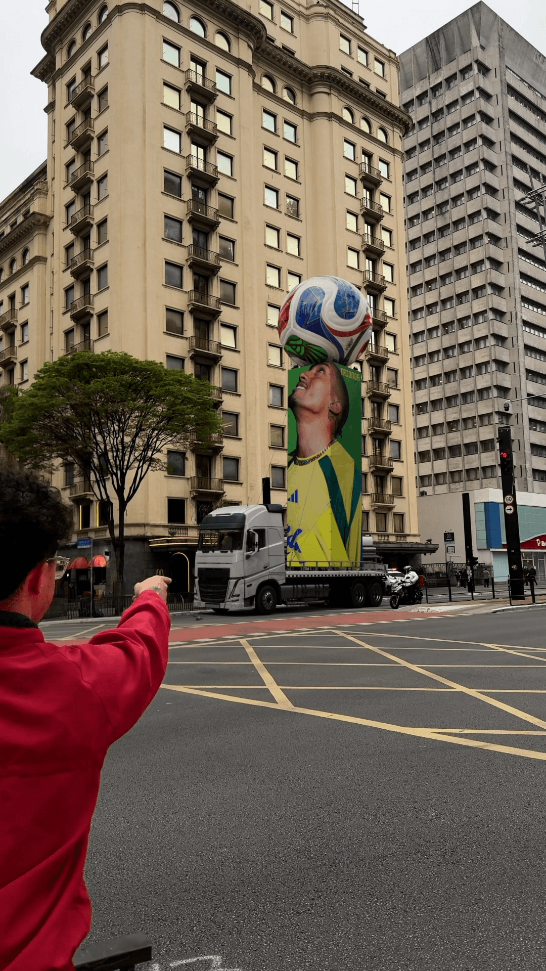 Batch.Works logo over a photo of a box of 3D printed objects