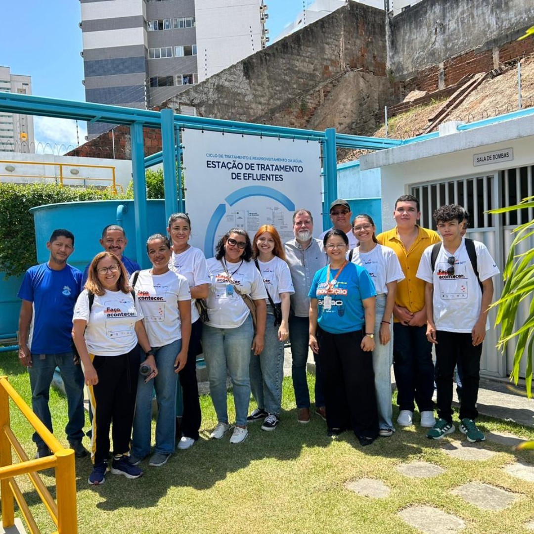 Alunos do Curso de Formação de Técnico em Hospedagem da Escola Barreira Roxa, coordenado pelo Senac RN visitando Lavanderia Arco Íris