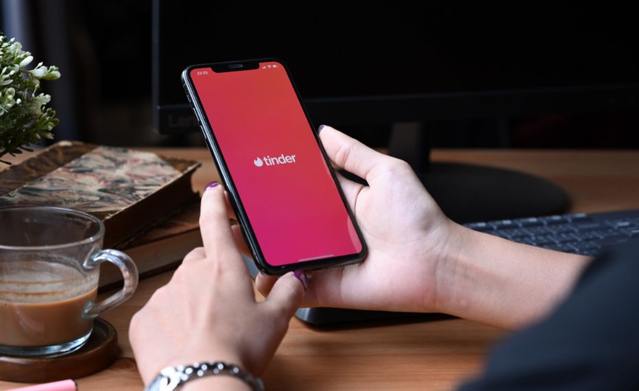 Tinder tem pico de inscrições e reativações após o Carnaval no Brasil