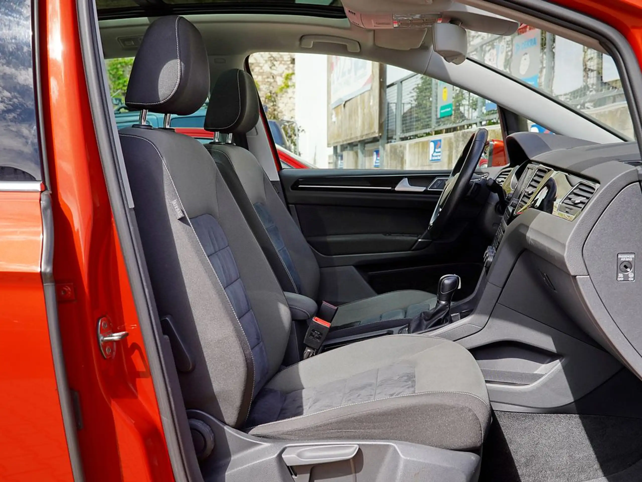 Volkswagen Golf Sportsvan 2.0 TDI Highline DSG | Habanero Orange | Pano | AHK | Standheizung | ACC | DCC | Bi-Xenon | Kamera | Keyless | 8-fach