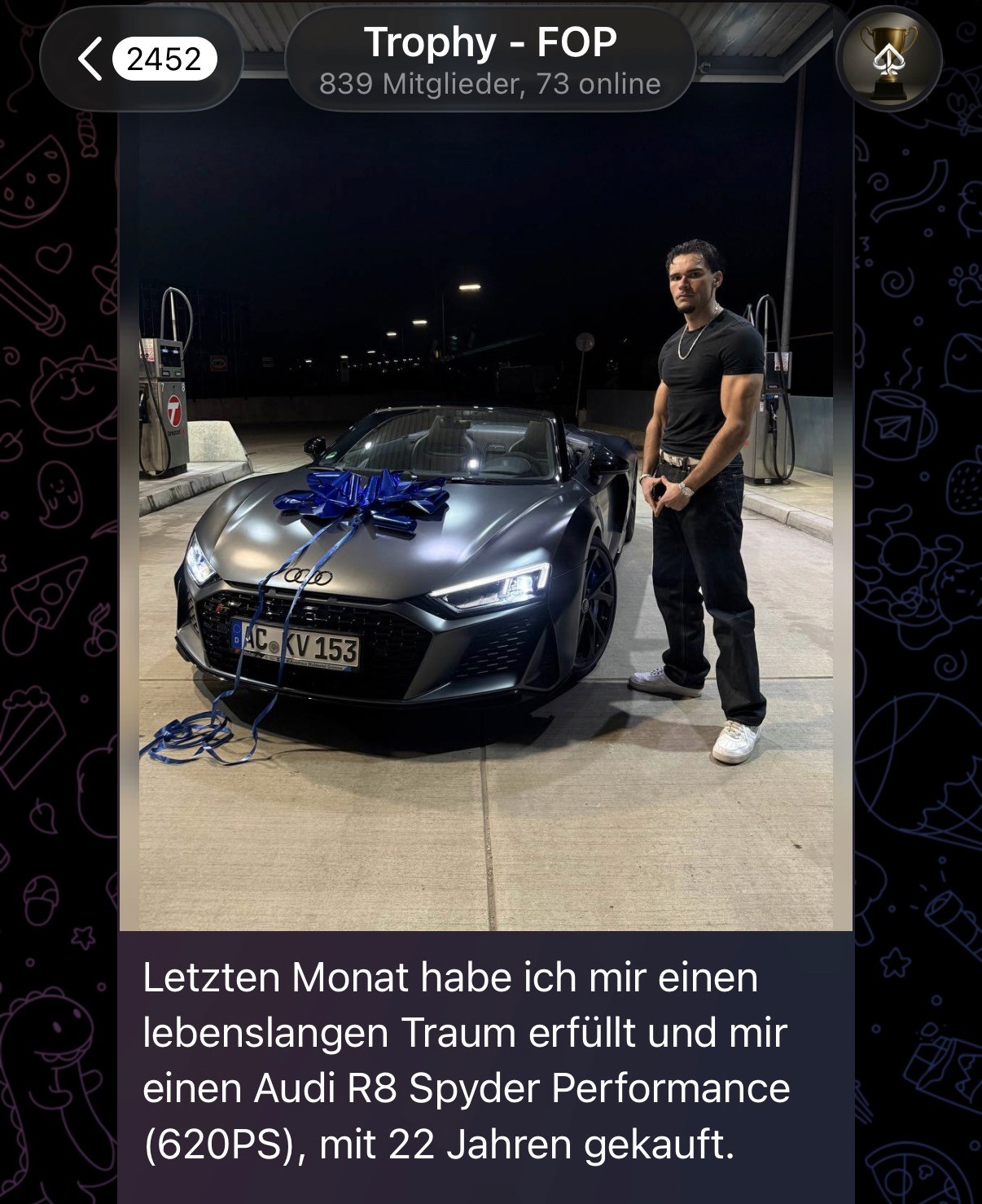 Person mit einem Audi R8