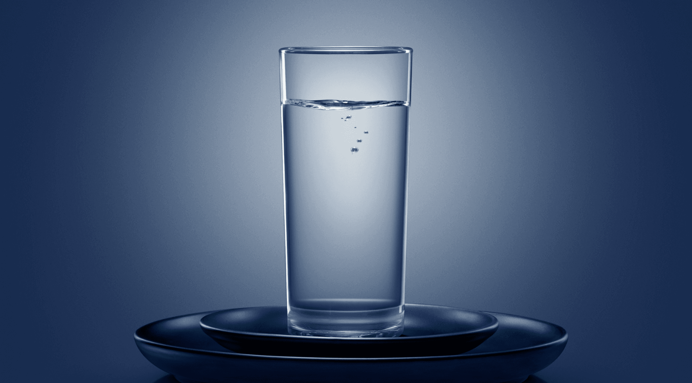 Emply plates and a galass of water