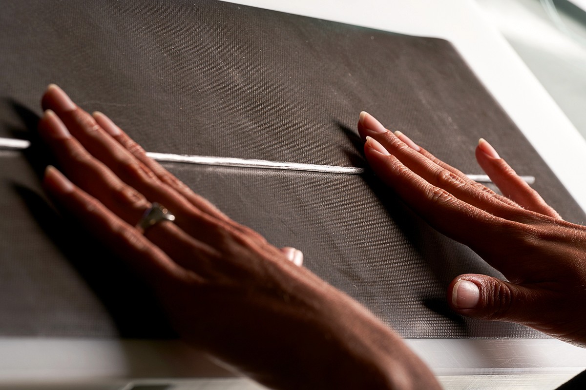 photographie reportage métier femme fabricant rayons roue vélo carbone