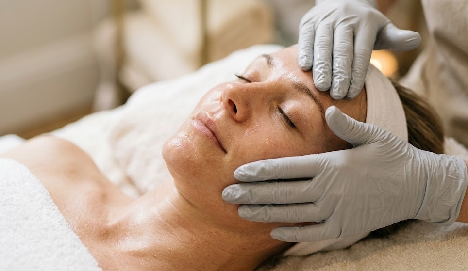 Gezichtsbehandeling bij Skin Boost Clinic in Rijswijk