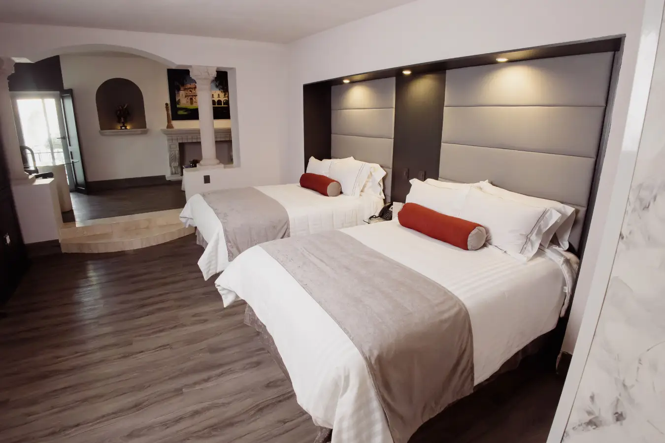 Deluxe Master Suite