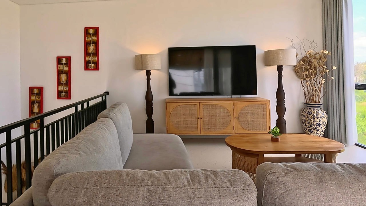 Tropical Villa Cemagi — ocean-view villa 100 m from the beach