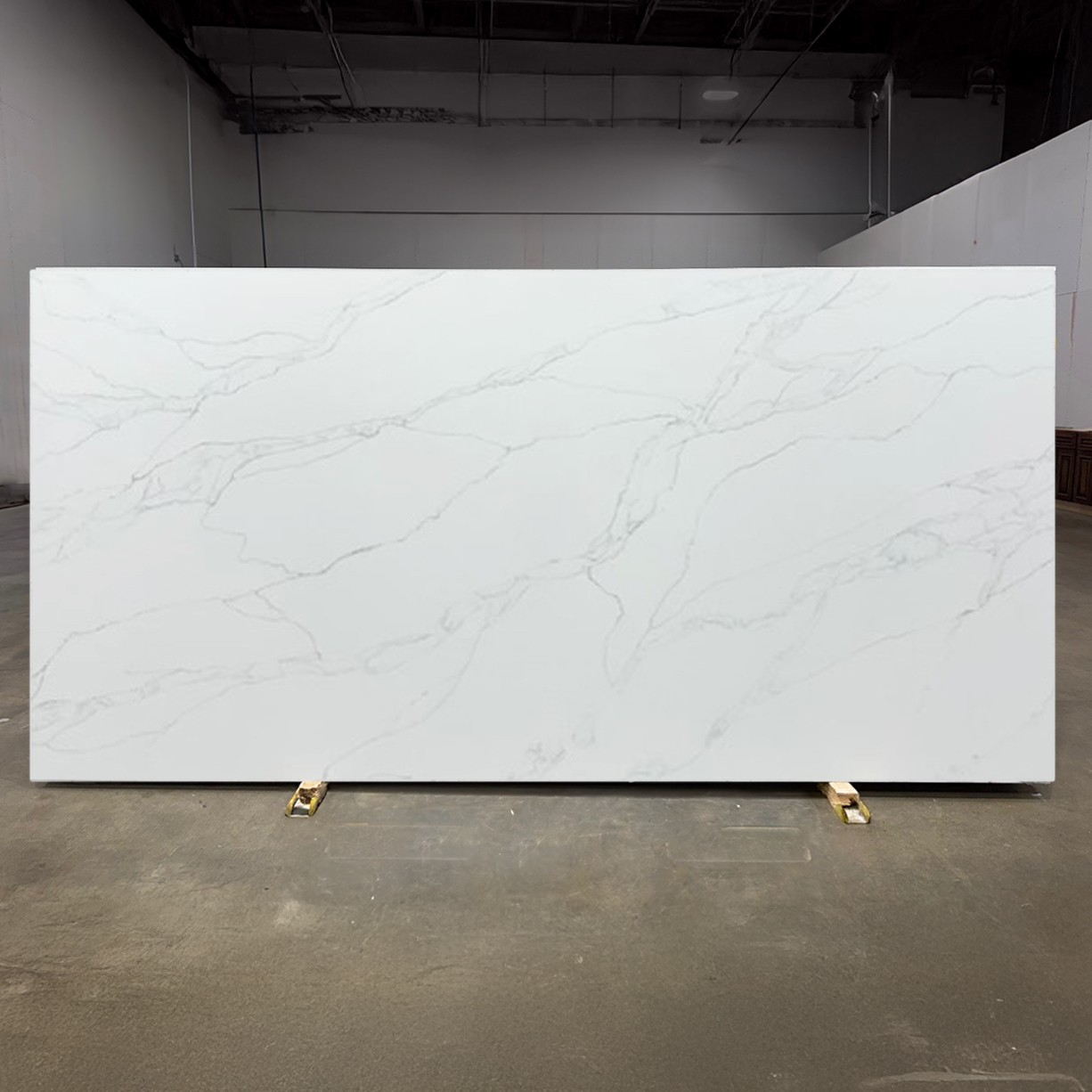 Calacatta Nisreen Quartz Slab