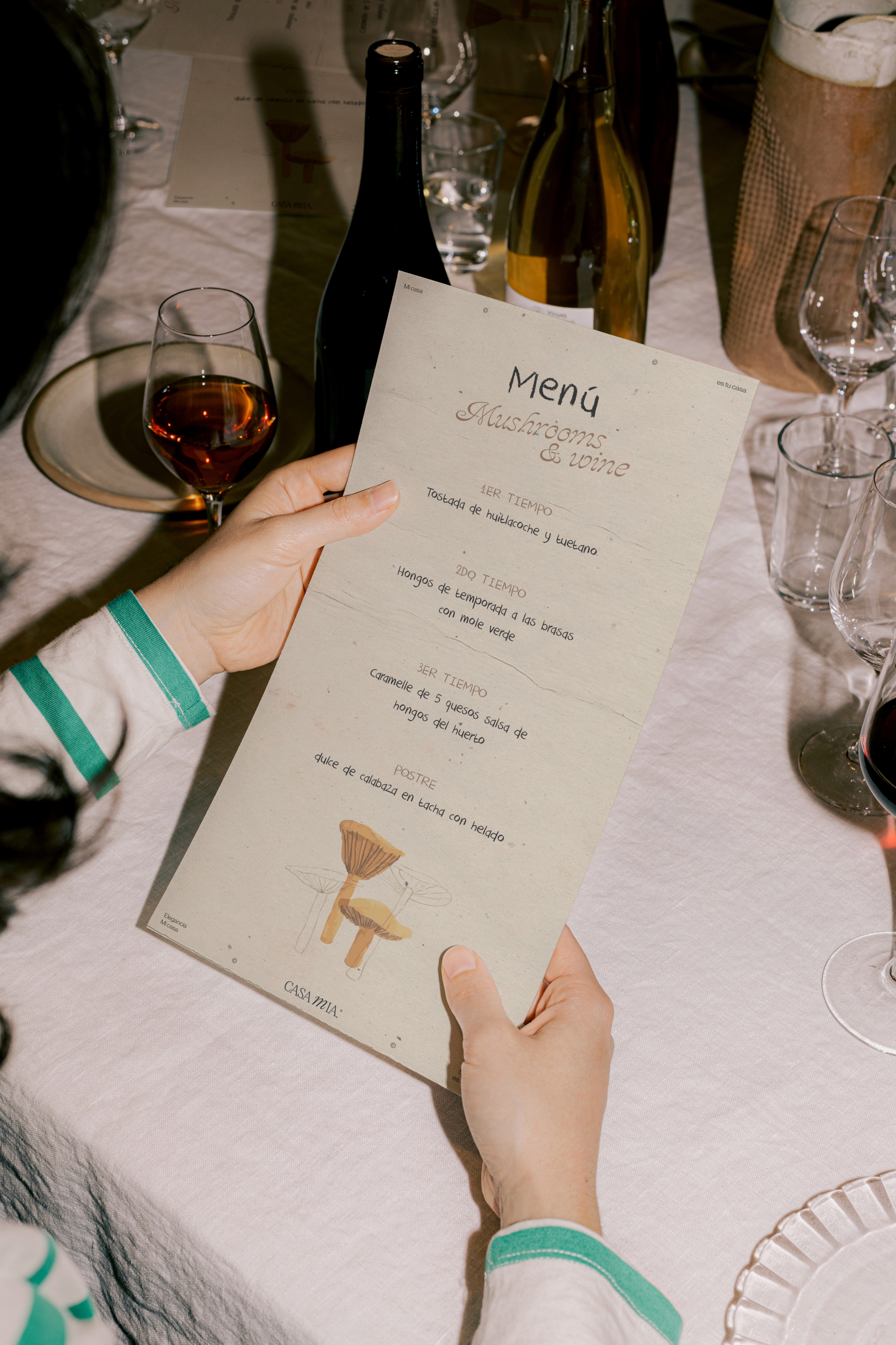 Diseño de Menú para cata de vino de un restaurante CasaMía Mockup