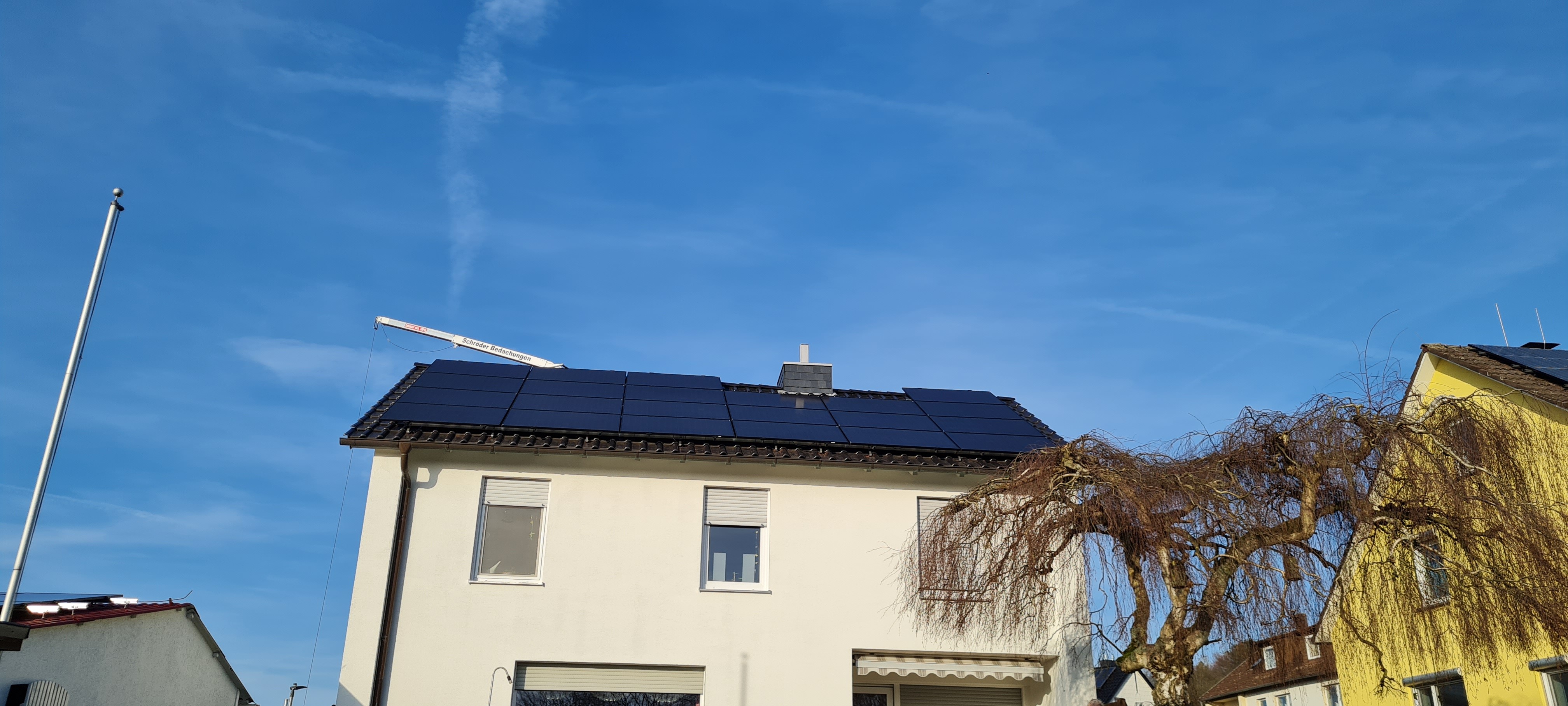 Dach mit PV Anlage in Holzminden