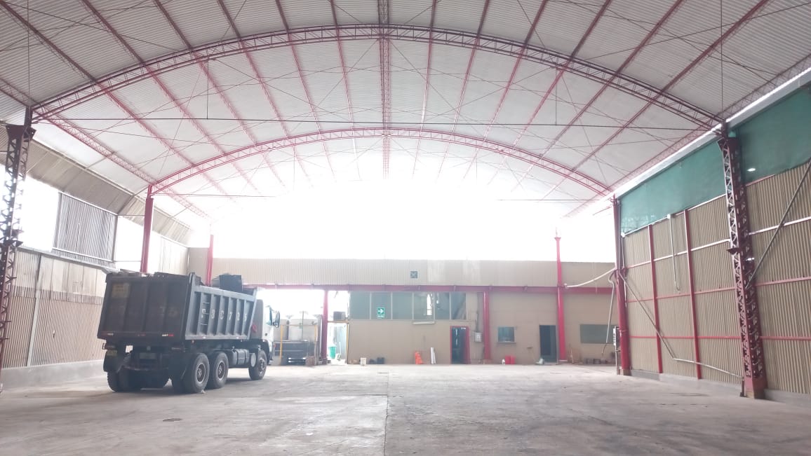 techo parabólico de la nave industrial