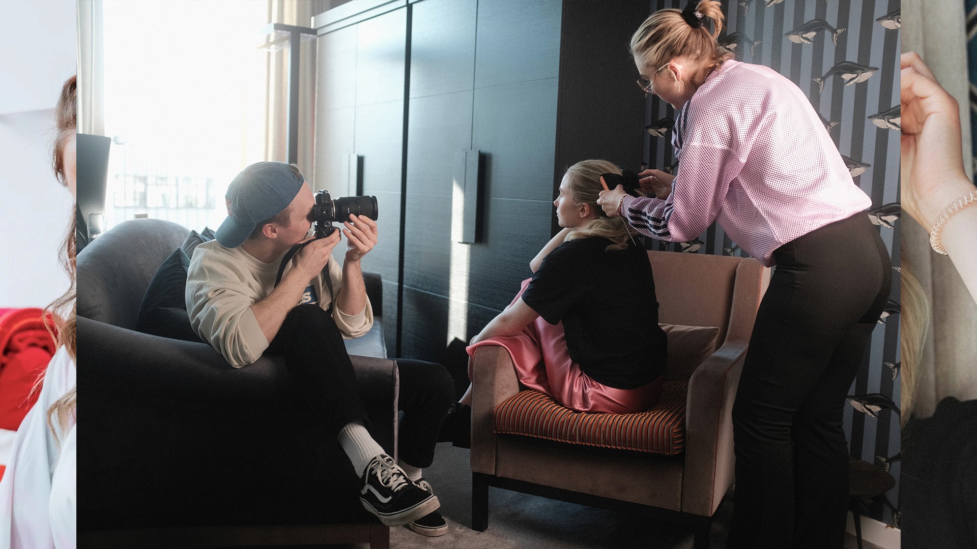 invisibooble hair gadget, photographer doing a portrait, pastel colors