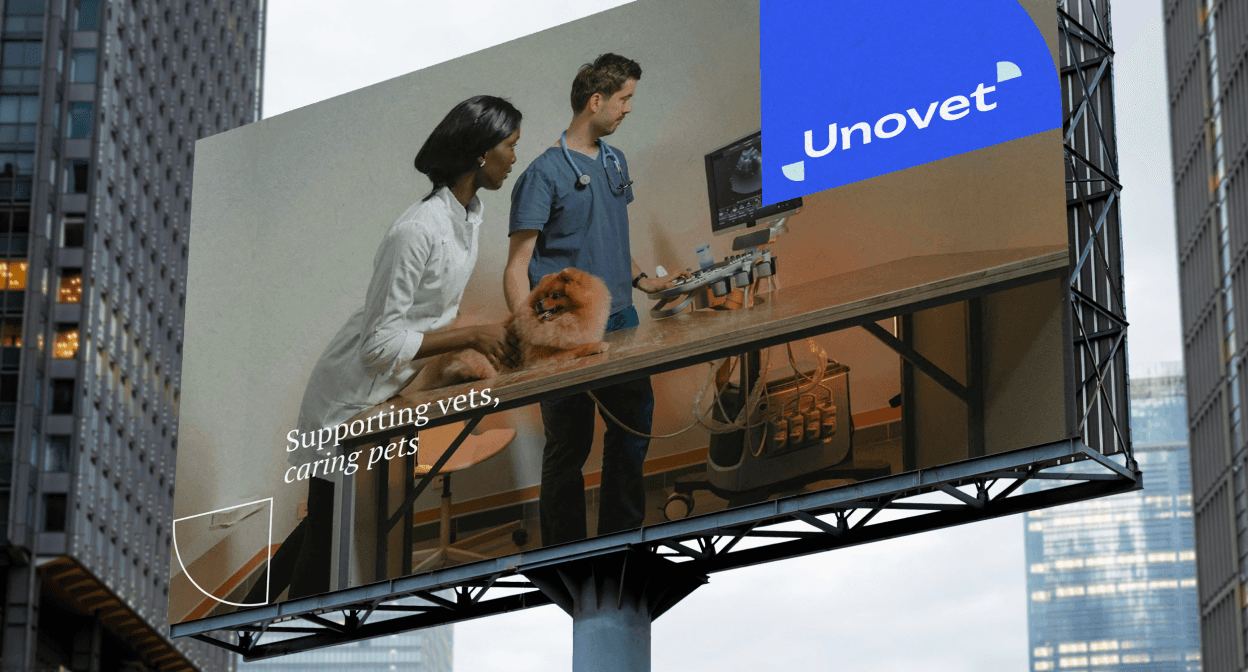 Logotipo formado por las palabras weuta en blanco sobre fondo naranja corporativo.