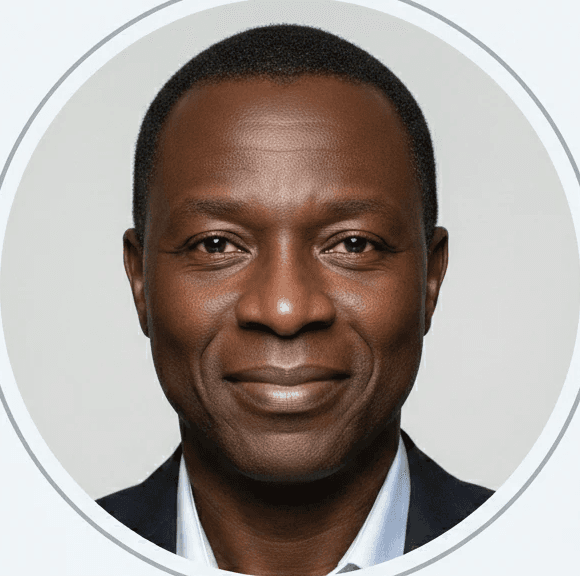 man in white crew neck t-shirt