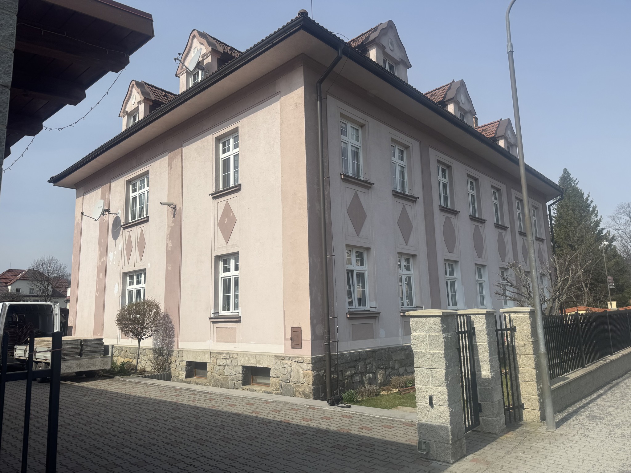 Fasáda před renovací