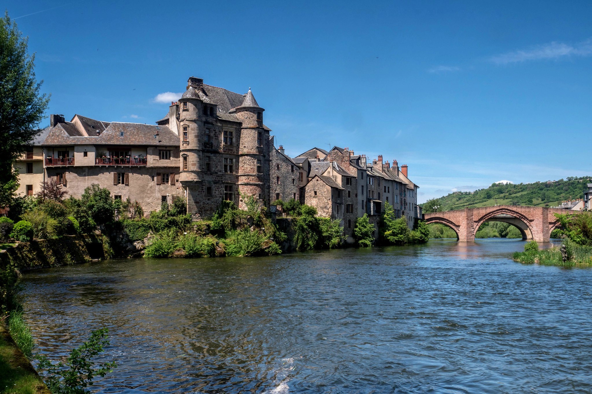 Vue sur le palais d'Espalion en Aveyron