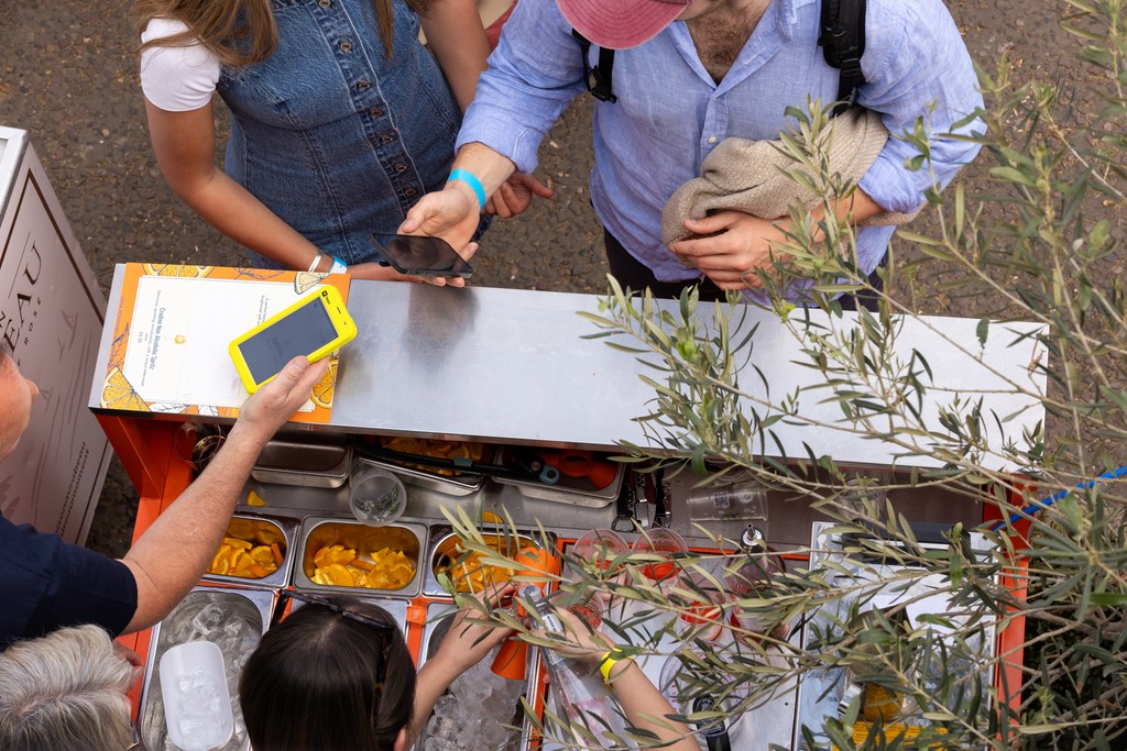 overhead card machine in operation
