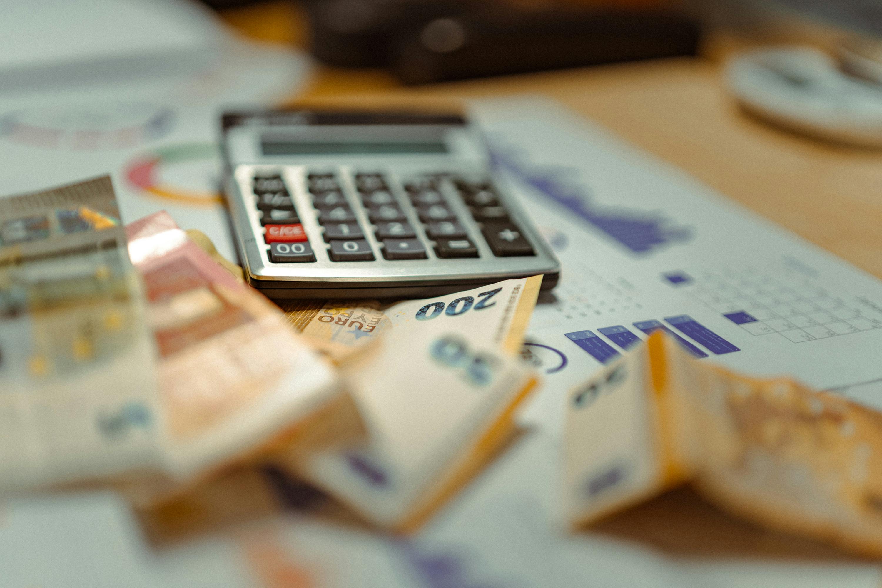 Geld und einen Taschenrechner