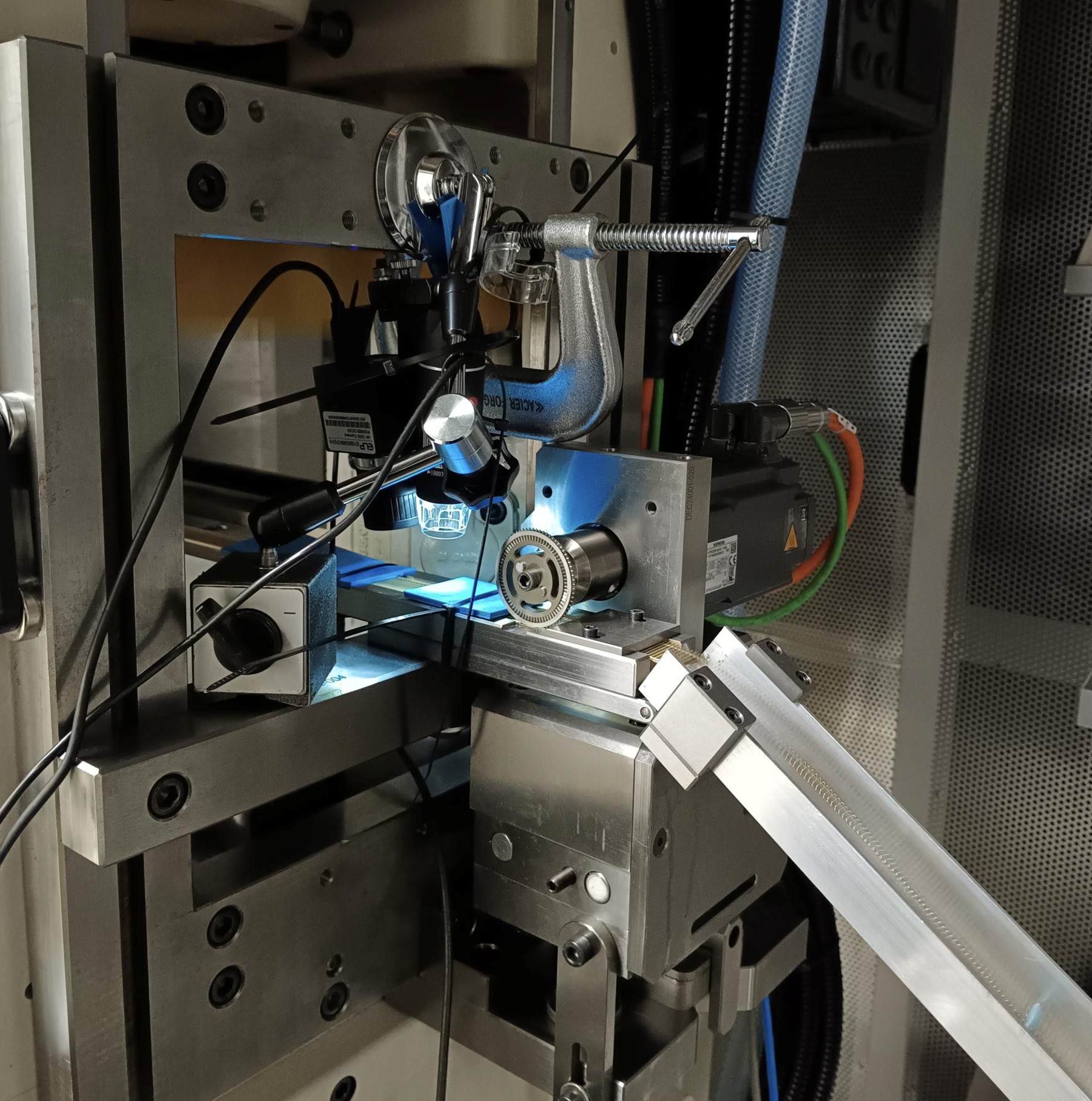 PinSpect stamping machine