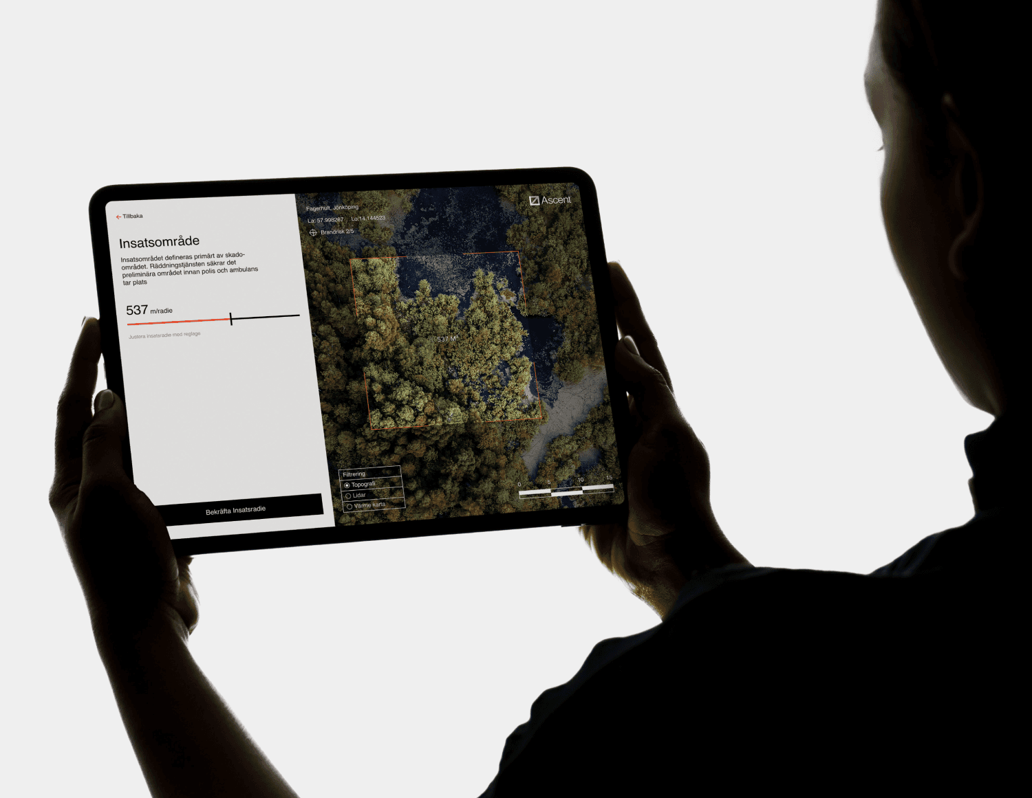 Ascent T-Kartor thumbnail: person holding ipad with ascent UI