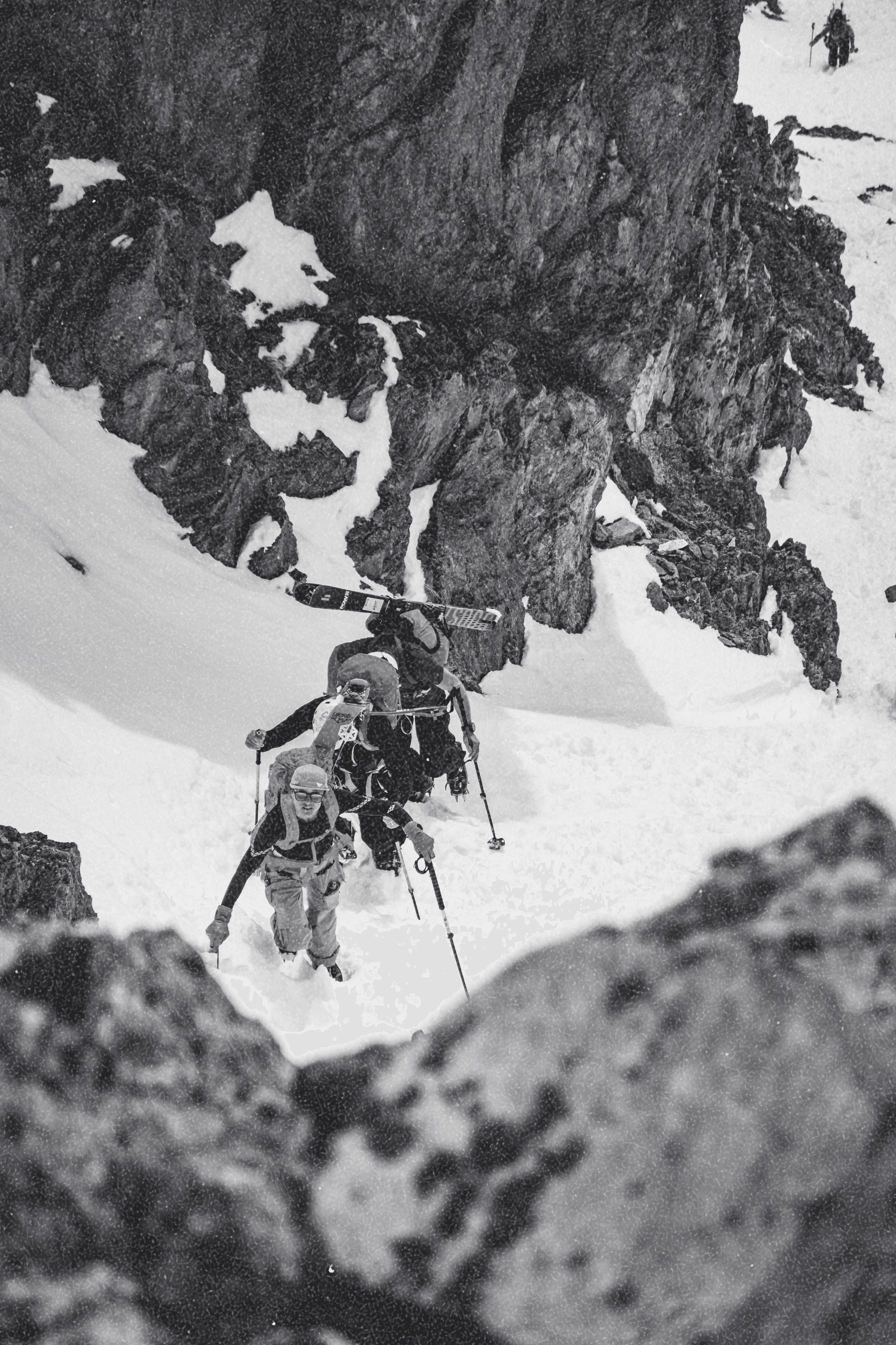 Alpiniste en pleine ascension