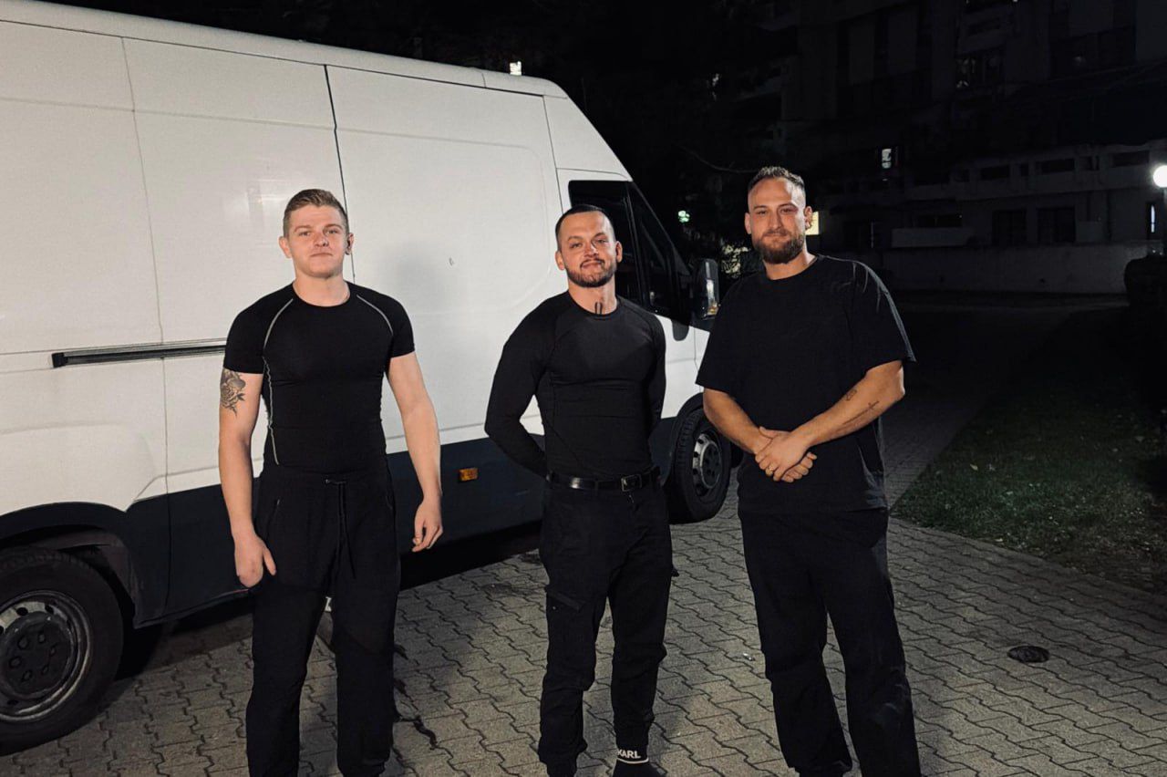 FST Transport Teamfoto bei der Arbeit während einer Entrümpelung in Wien