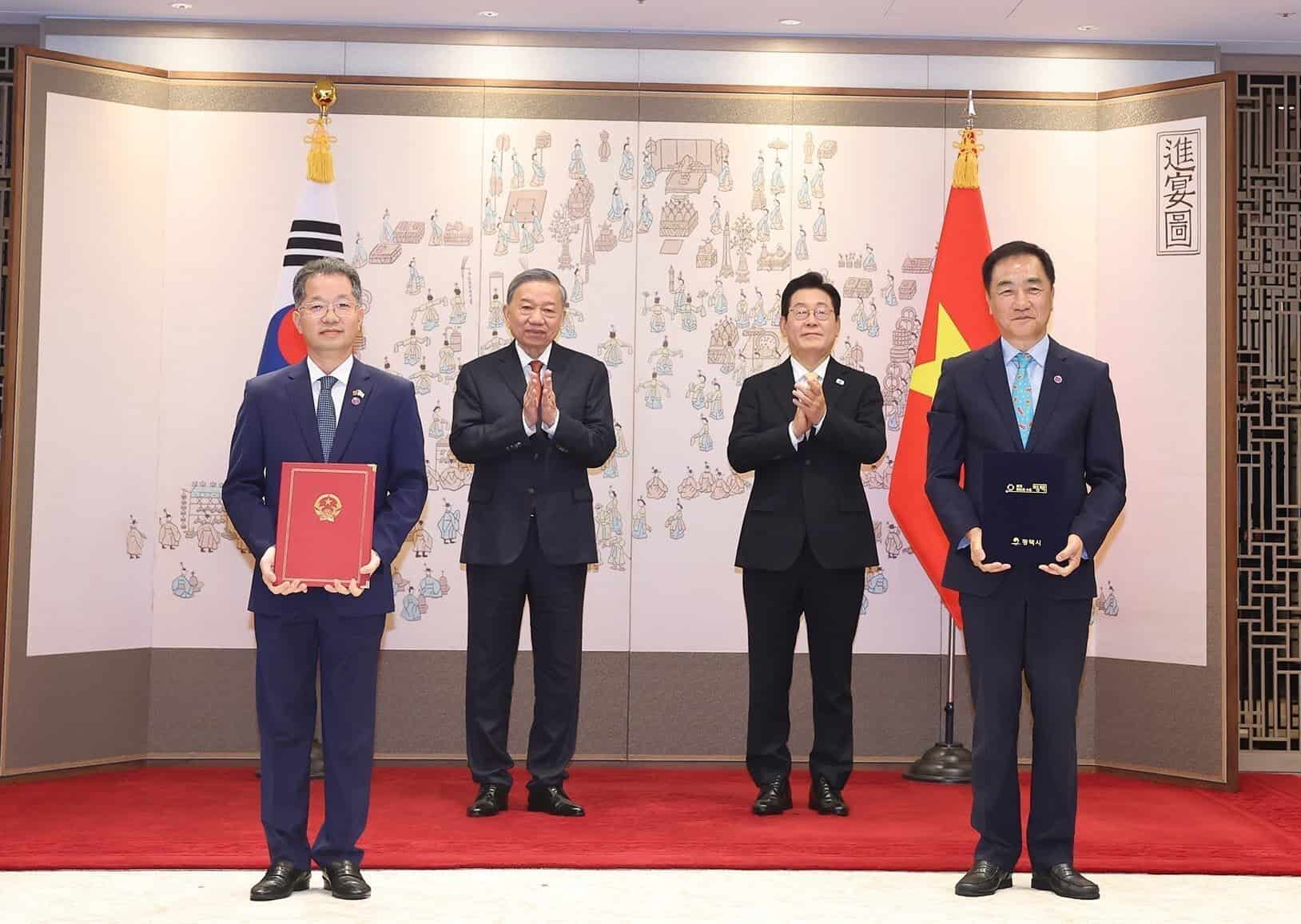 Ảnh chuyến thăm của Tổng Bí thư Việt Nam Tô Lâm đến Hàn Quốc, trong hình là lễ ký kết biên bản ghi nhớ Việt Nam Hàn Quốc thỏa thuận tăng cường hợp tác giữa thành phố Đà Nẵng và thành phố Pyeongtaek.