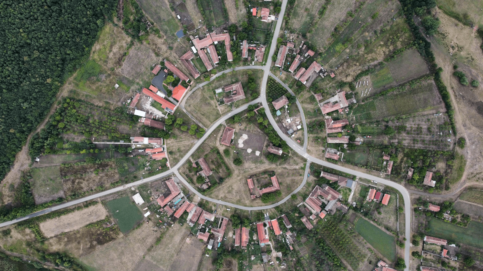 Houses arranged around a circular road