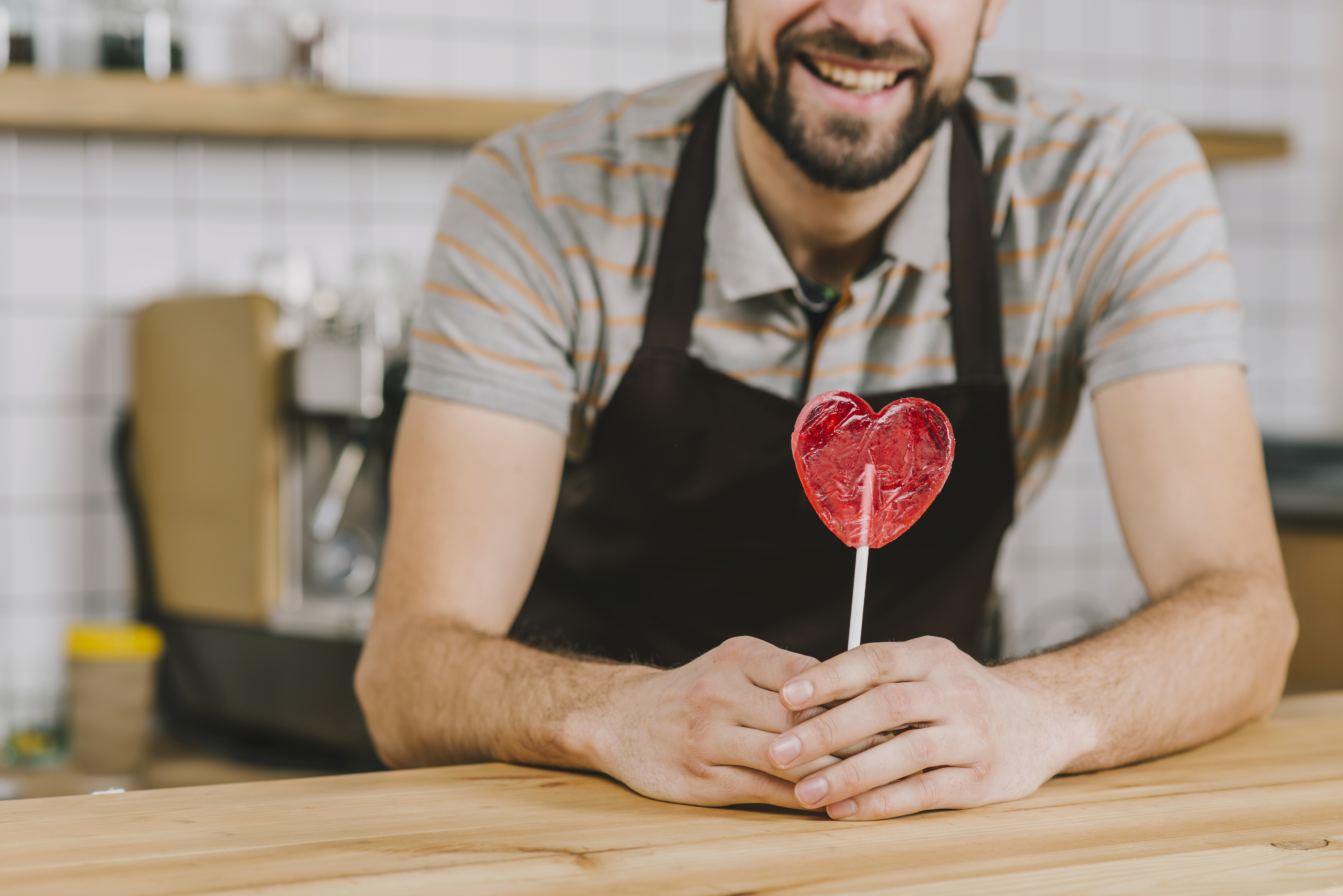 Homme qui exerce un métier passion et qui est heureux