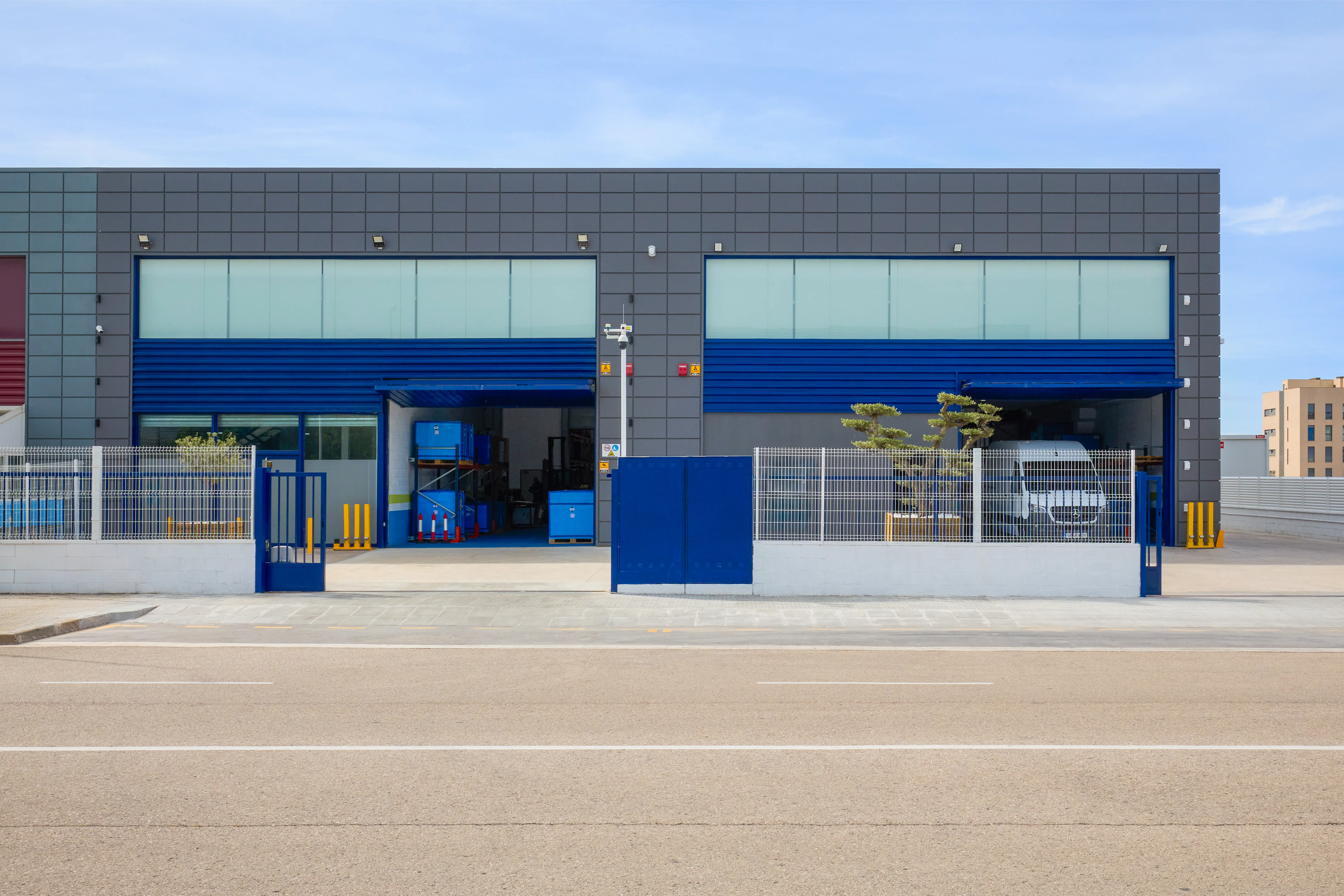 vista exterior almacenes de ayats en barcelona