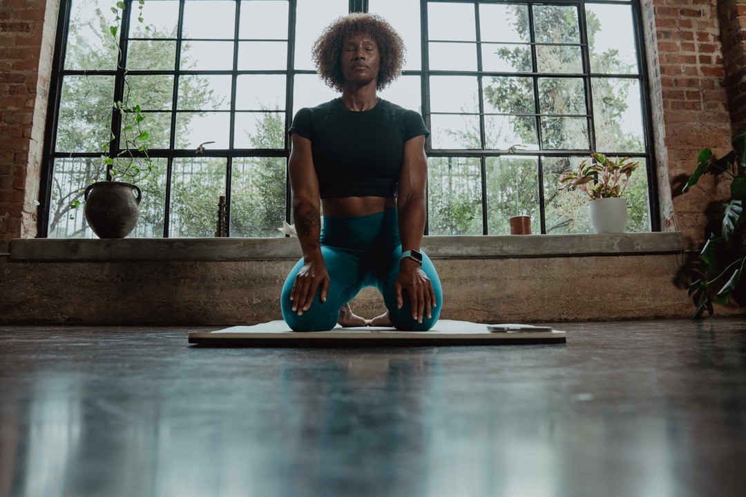 woman following tips - Bend App Cost