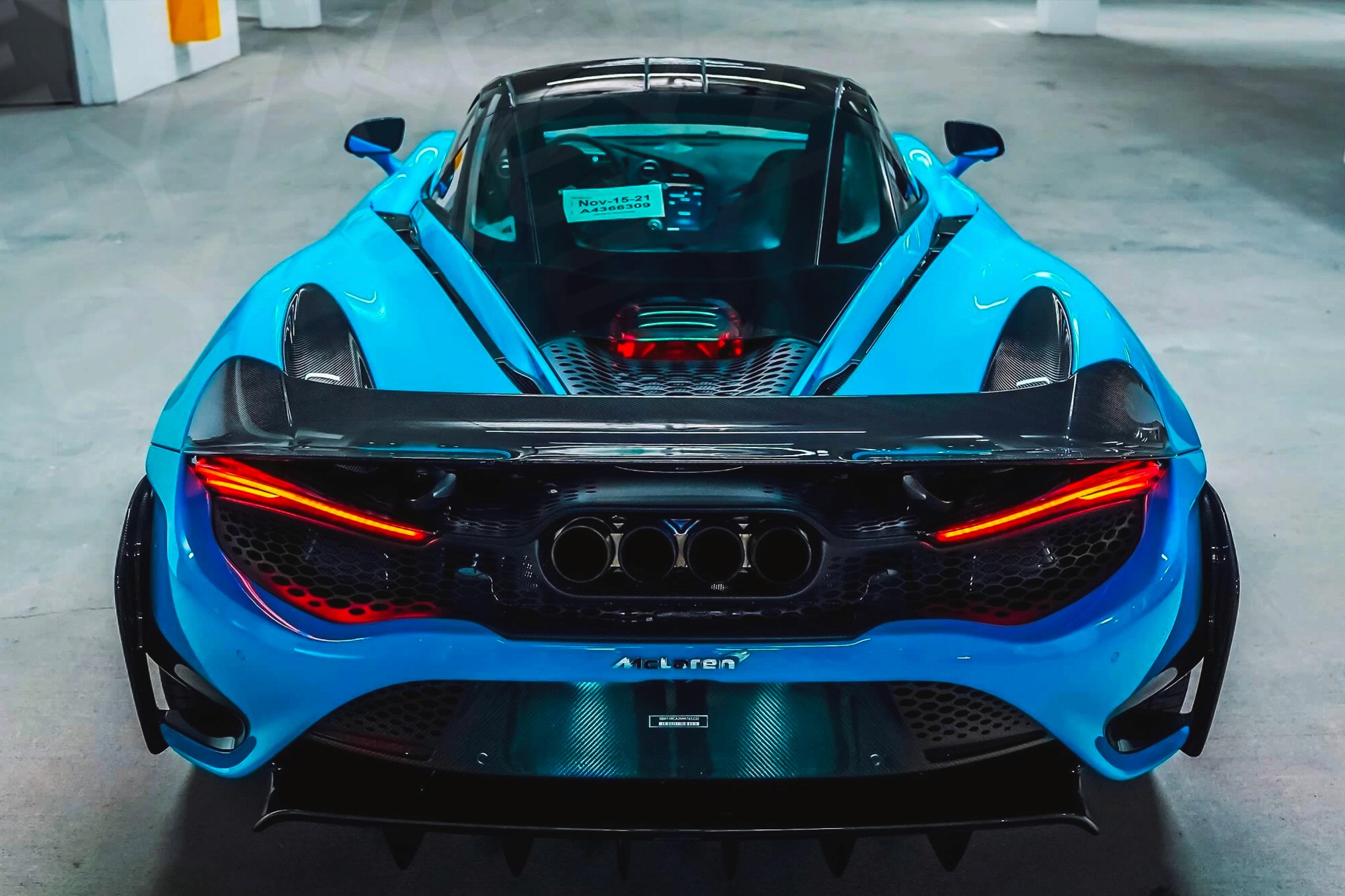 Vue extérieure arrière Mclaren 765LT Bleu – Location Supercar à Dubaï | Keyz Rent