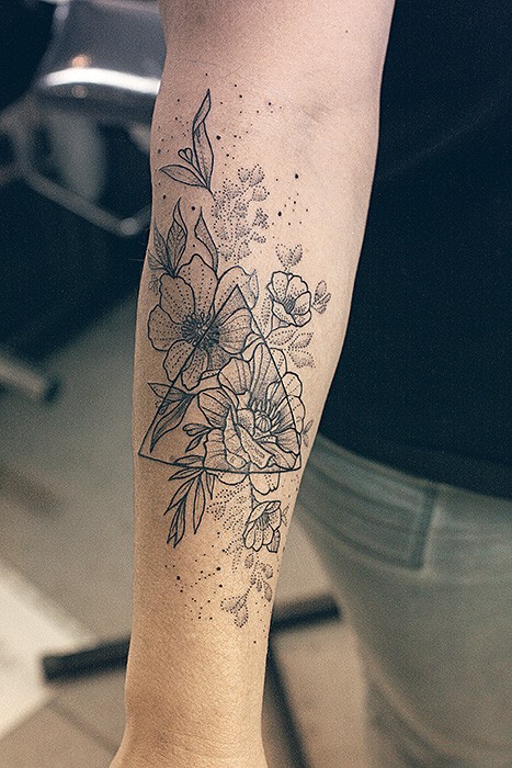 Fleurs Fille-mère - Floral & Botanique, Fine Line, Tatouages Assortis par Julien Joolz à Grinoir Tattoo