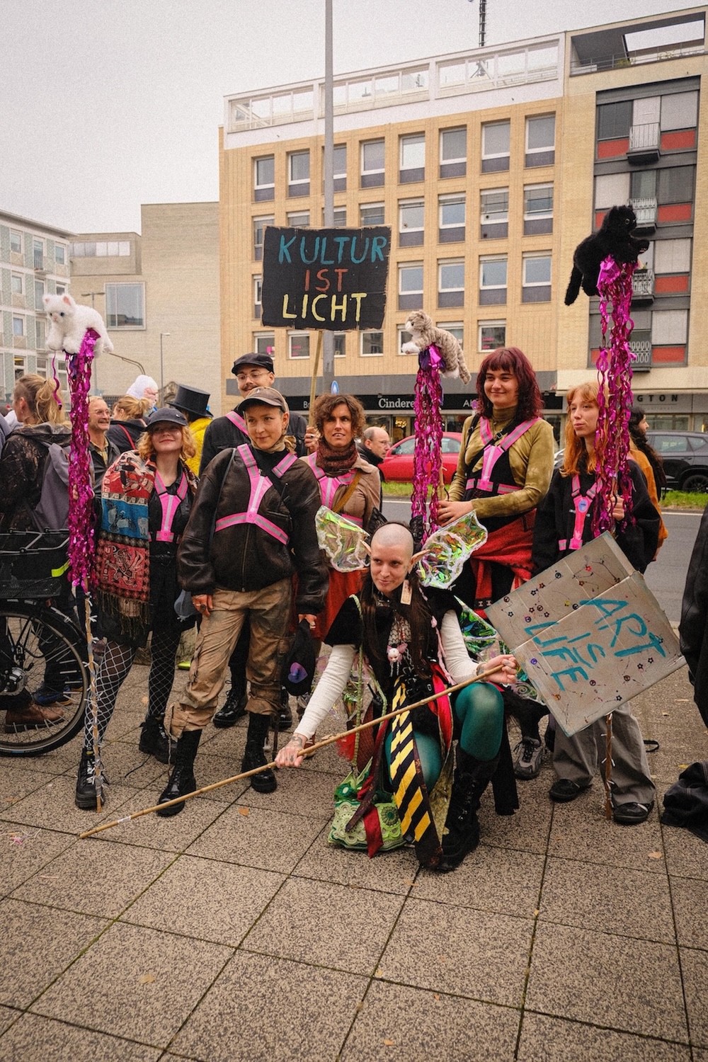 Die ganze Awareness Crew bei einer Demonstration