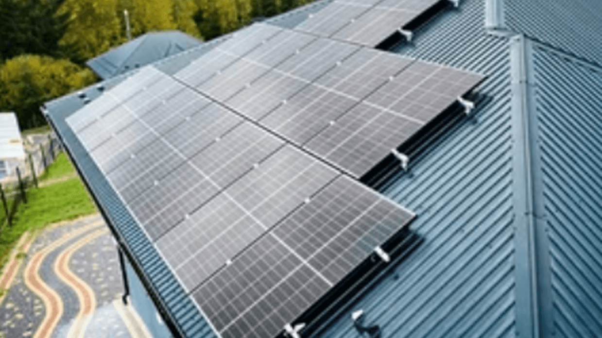 modern-house-with-solar-panels-on-roof-under-blue-sky-representing-solarcare-reliability-and-maintenance