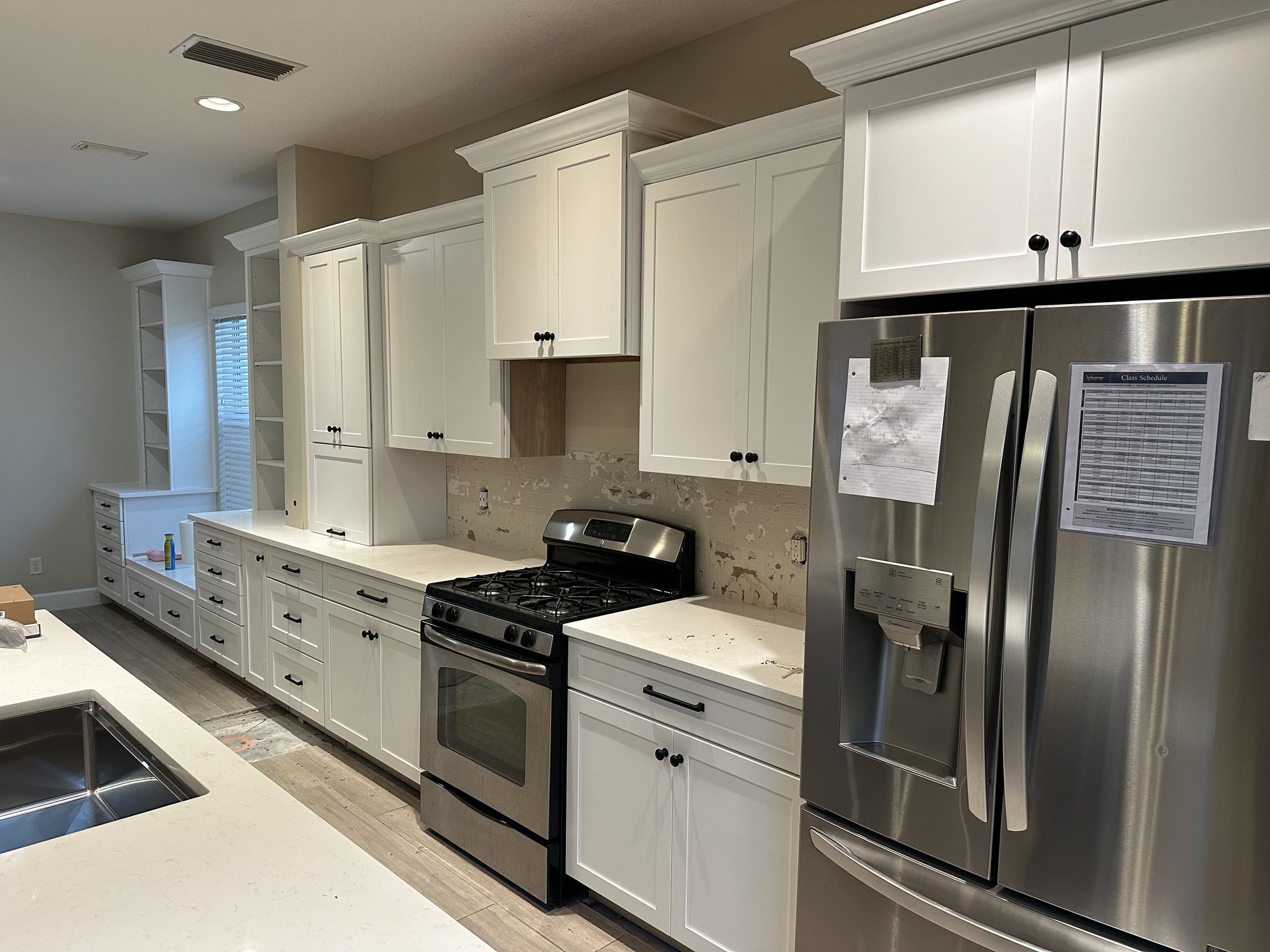 White Kitchen with a Navy Island in Orlando, Florida — photo 4