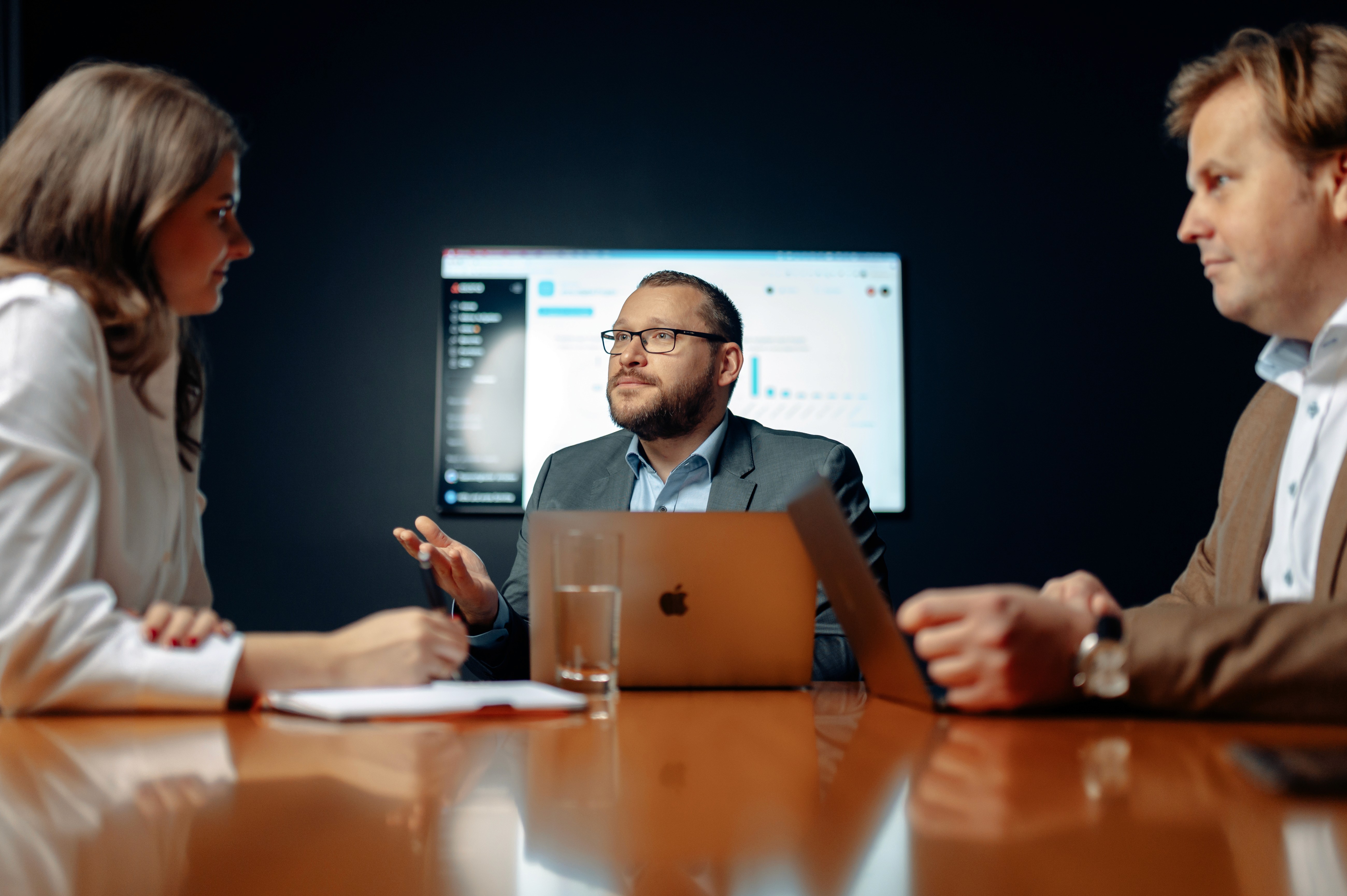 Geschäftsmeeting bei Commerce Partner – E-Commerce Beratung und digitale Vertriebsstrategie